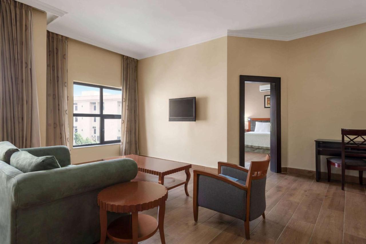 Hawthorn Suites By Wyndham אבוג'ה מראה חיצוני תמונה