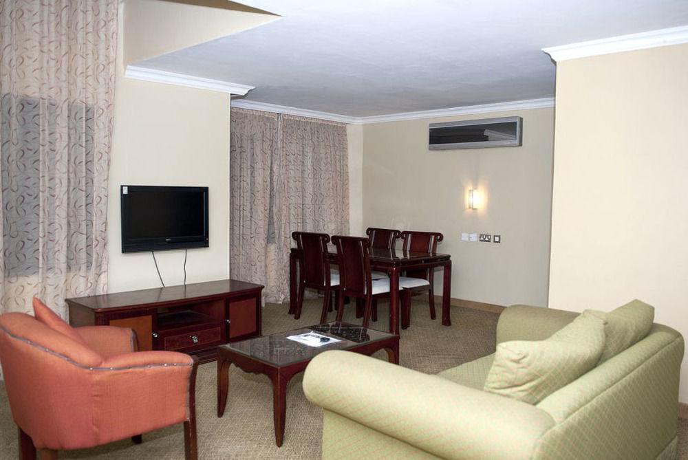 Hawthorn Suites By Wyndham אבוג'ה מראה חיצוני תמונה